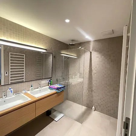 1-bedroom Luxury In The Heart Of With Kitchen And Parking