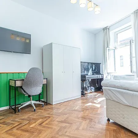 Apartment Amazing 3 Bedroom Apt, 15 Min To Landstrasse Hub