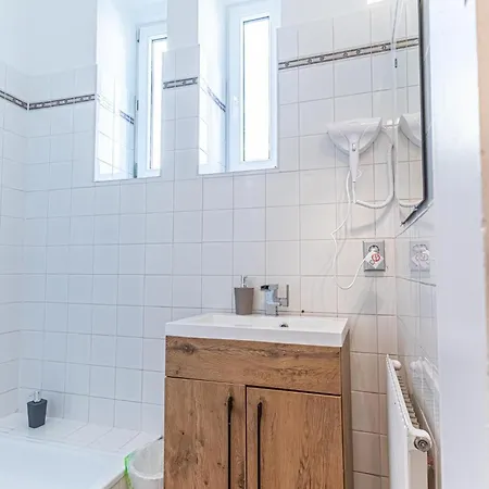 Apartment Amazing 3 Bedroom Apt, 15 Min To Landstrasse Hub Vienna