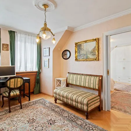 Spacious Penthouse With Stephen Cathedral View *