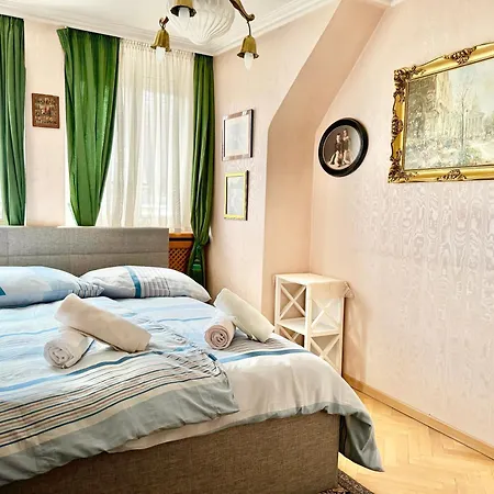 Spacious Penthouse With Stephen Cathedral View *