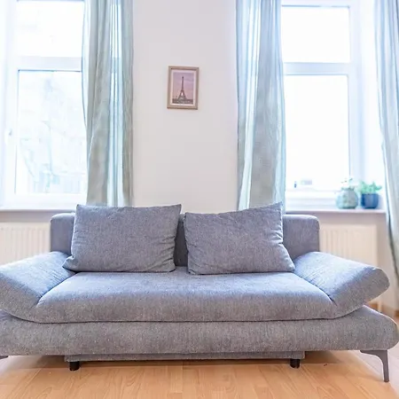 Spacious Shared Schoenbrunn Apartment