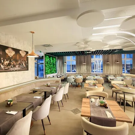 Lyf Schoenbrunn Hotel 4*