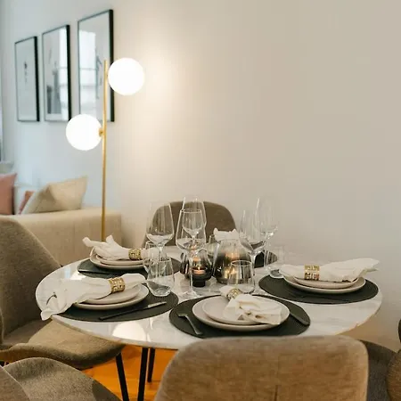 Cozy Corner Perfect For 4 To 6 Hip Area And Parking شقة