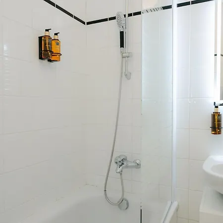 Cozy Corner Perfect For 4 To 6 Hip Area And Parking شقة