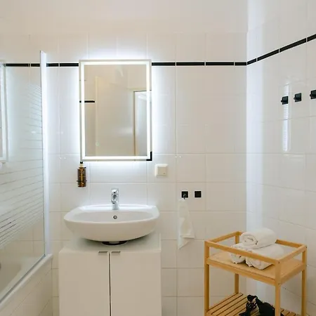 Cozy Corner Perfect For 4 To 6 Hip Area And Parking شقة