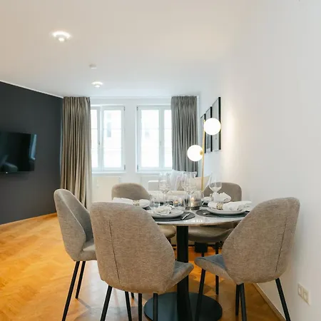 Cozy Corner Perfect For 4 To 6 Hip Area And Parking شقة *