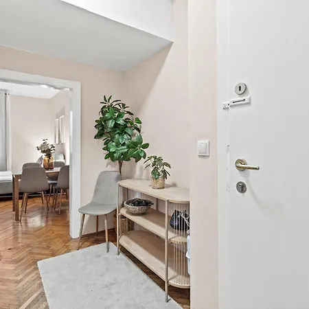 Appartamento Modern Apartment, 3 Min To 