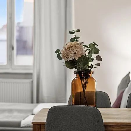 Appartamento Modern Apartment, 3 Min To 