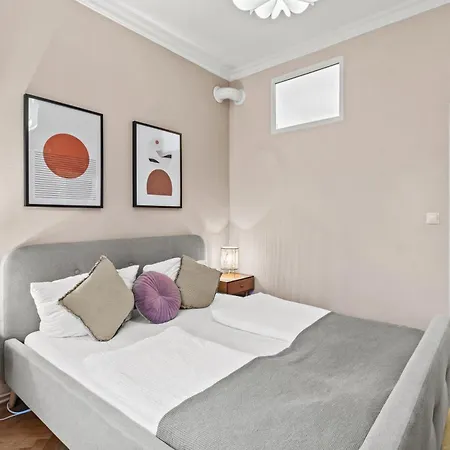 Appartamento Modern Apartment, 3 Min To 
