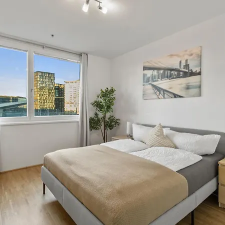 At Hauptbahnhof, Close To Belvedere I Balcony With A View Apartment *