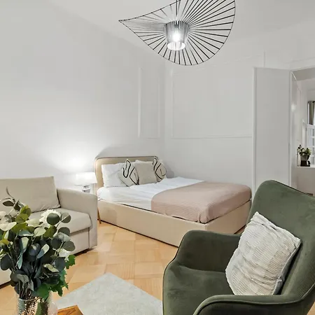 Long Term I 2 Min To U1 Columbusplatz I High Speed Wifi Apartment *