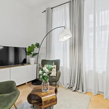 Apartment Long Term I 2 Min To U1 Columbusplatz I High Speed Wifi Vienna