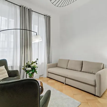 Long Term I 2 Min To U1 Columbusplatz I High Speed Wifi Apartment *