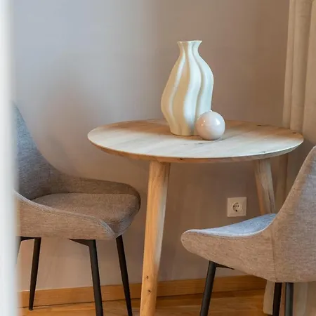 Urban Living - 10 Apartment *