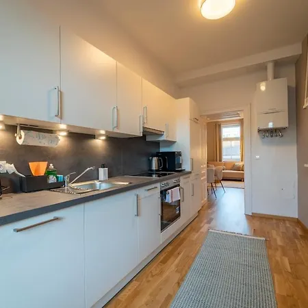 Urban Living - 10 Apartment *