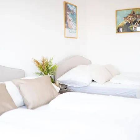 Apartment Premium Design With Balcony & Free Parking *