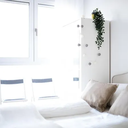 Apartment Premium Design With Balcony & Free Parking