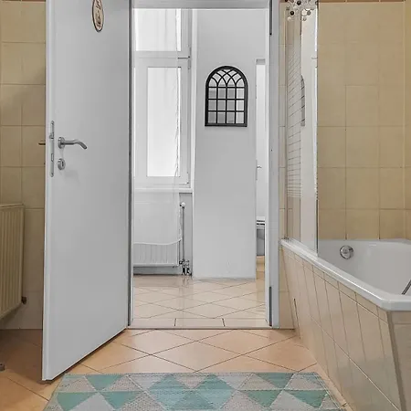 Three-bedroom Delight, King-size Beds Apartment Vienna