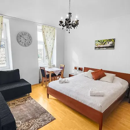 Spacious Three-bedroom, Three King-size Beds Вена