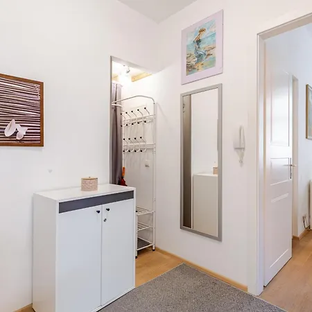Chic Parisienne A - French Flair In The Heart Of Apartment Vienna