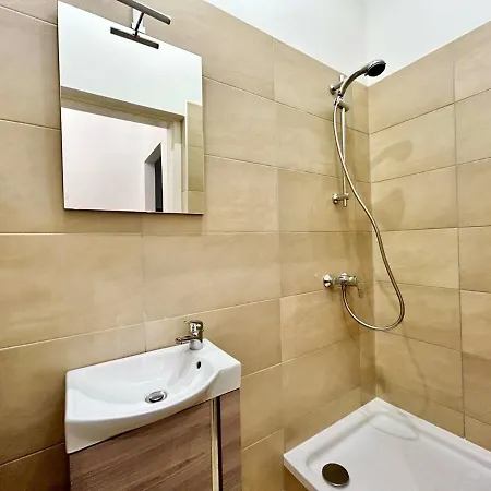 Sunny 65 M2 Long Term With Free Parking *