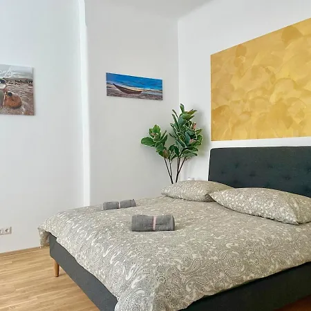 Sunny 65 M2 Long Term With Free Parking Vienna