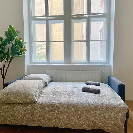 Sunny 65 M2 Long Term With Free Parking Apartment