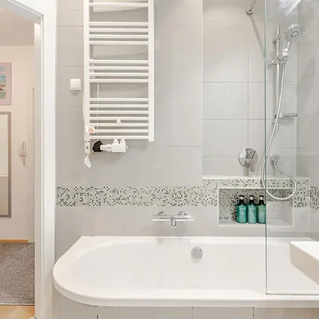 Chic Parisienne A - French Flair In The Heart Of Apartment