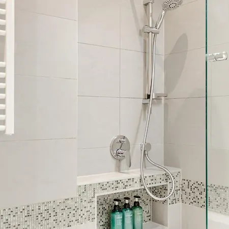 Apartment Chic Parisienne A - French Flair In The Heart Of Vienna