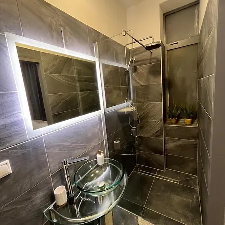 Spacious In Center Apartment