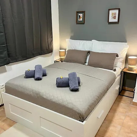 Spacious In Center Apartment *