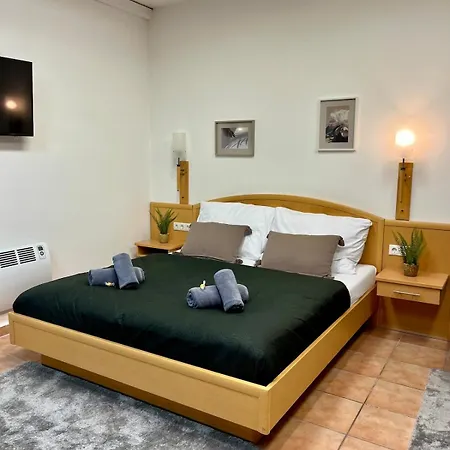 Spacious In Center Vienna