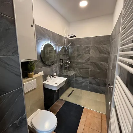 Spacious In Center Apartment *