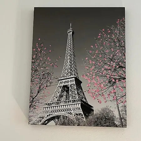 Apartment Chic Parisienne A - French Flair In The Heart Of *
