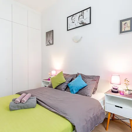 Chic Parisienne A - French Flair In The Heart Of Apartment *