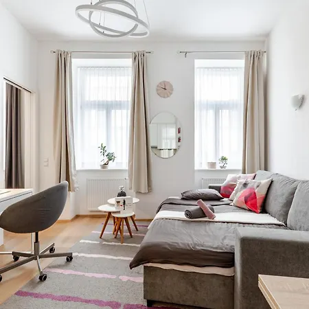 Apartment Chic Parisienne A - French Flair In The Heart Of Vienna