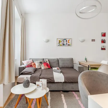 Chic Parisienne A - French Flair In The Heart Of *