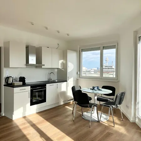 Apartment Rooftop Apartment, 10min To Center, Direct At Metro, Skyview Big Terrace!