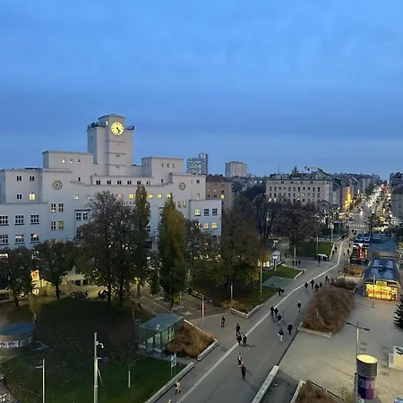 Rooftop Apartment, 10min To Center, Direct At Metro, Skyview Big Terrace!