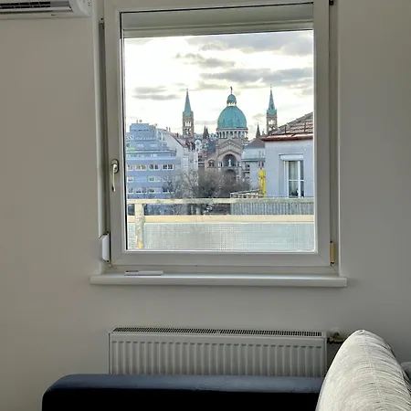 Rooftop Apartment, 10min To Center, Direct At Metro, Skyview Big Terrace!