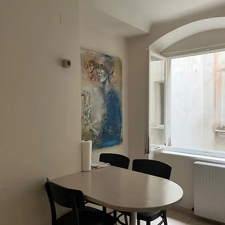Stylish 4th-floor In Vienna