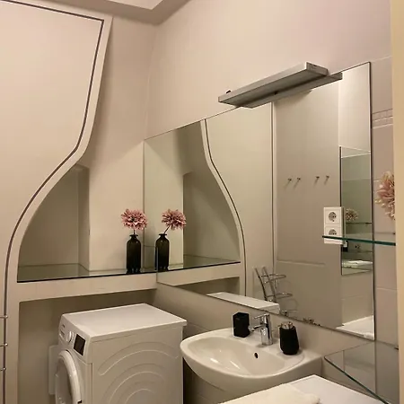 Charming With Two Bedrooms Apartment Vienna