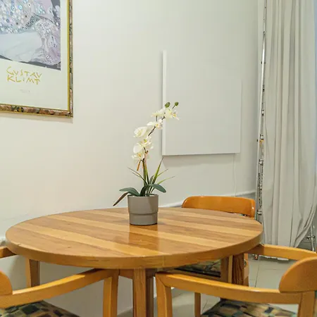 Apartment Chic 1br Well Connected To The Whole *
