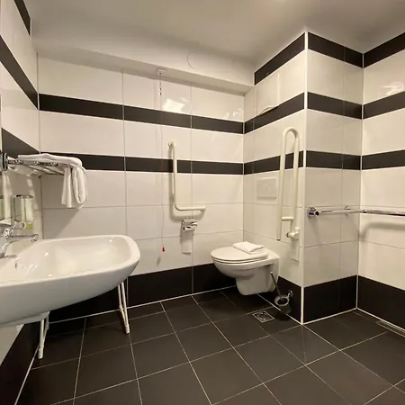 Hotel Design & Budget Schoenbrunn Viena