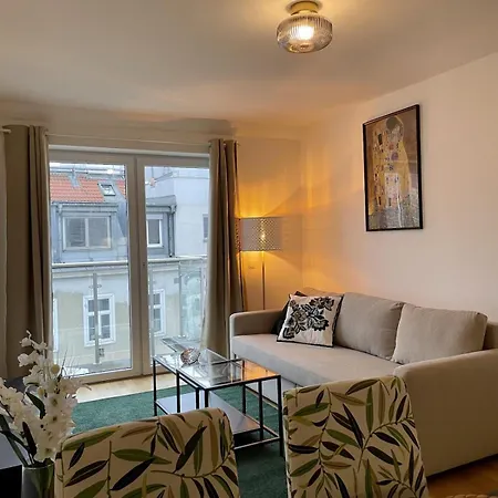 Apartment Kunsthaus Und Hundertwasserhaus Nebenan L Hg26