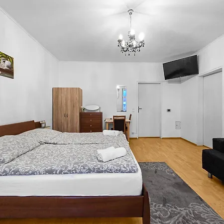 Spacious Three-bedroom, Three King-size Beds * فيينا