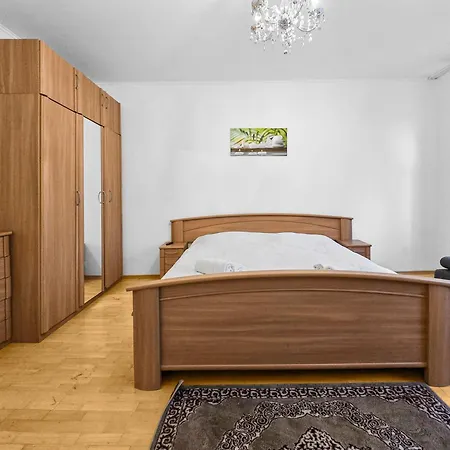Spacious Three-bedroom, Three King-size Beds شقة *