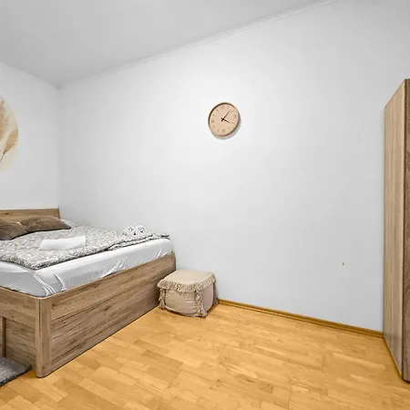 Апартаменты Spacious Three-bedroom, Three King-size Beds *
