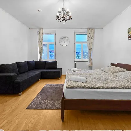 Spacious Three-bedroom, Three King-size Beds * Вена